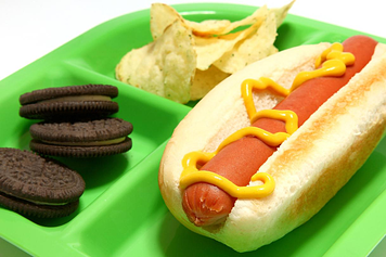 Hot dog lunch resized 600