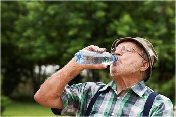 senior_drinking_water
