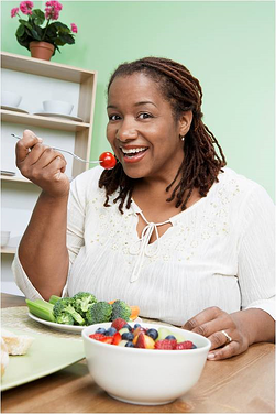 woman eating healthy resized 600