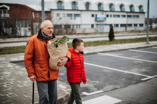 Демографический коллапс. День отца в России. День отца фото. День отца в России фото. День отца фото с 3 детьми.