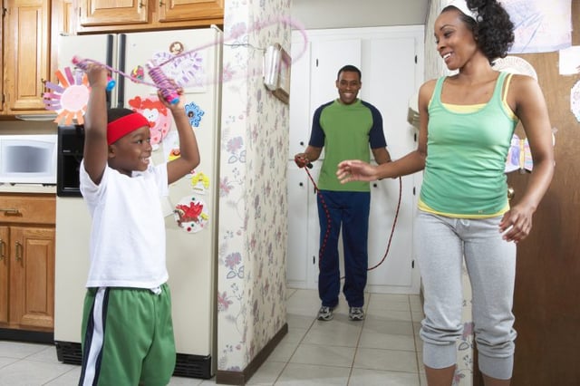 ThinkstockPhotos-200554312-003-768x512family jump rope-5.jpg